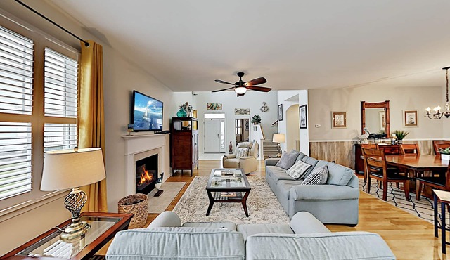 Bayside escape with pools, golf, tennis, fishing, spas & saunas + beach shuttle