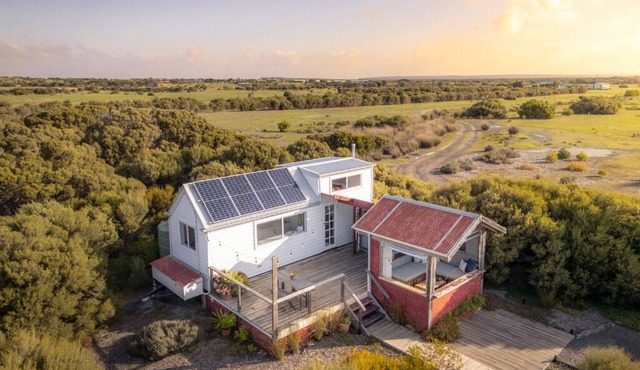 Bayside Glamping's Tiny House - Off-Grid Eco-Luxe Stay In Marion Bay