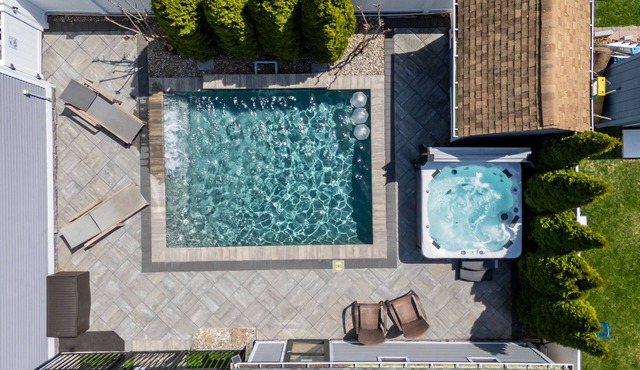 Bayside Heated Salt Water Pool & Hot Tub Oasis