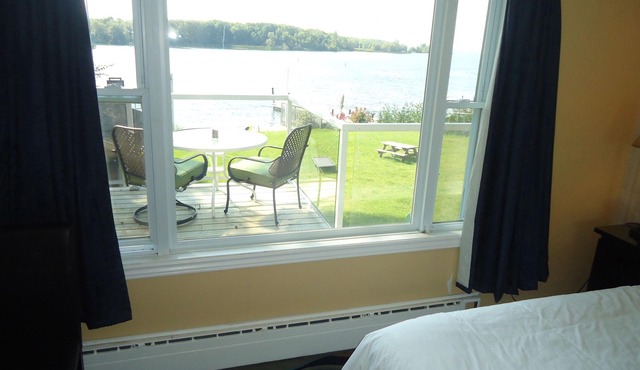 Bayside Inn & Waterfront Suites