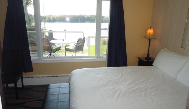 Bayside Inn & Waterfront Suites