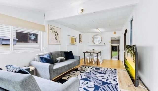 Bayside Living! Walk to Water, Central, sleeps 7