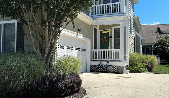 Bayside luxury home! Pools, jacuzzi playground Bay view restaurant, golf course!