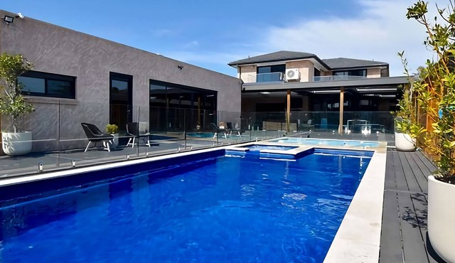 Bayside Mansion w Pool Spa and Ultimate Alfresco