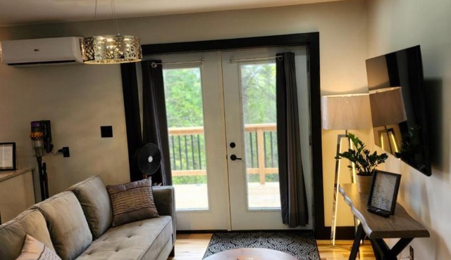 BAYSIDE RESORT, 2 O'CLOCK SUITES