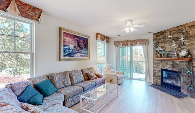 Bayside Resort 2nd floor condo w/pool, dog-friendly, and gym