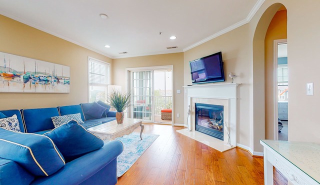 Bayside Resort 3rd floor condo with lovely interior/balcony, pool, on-site golf