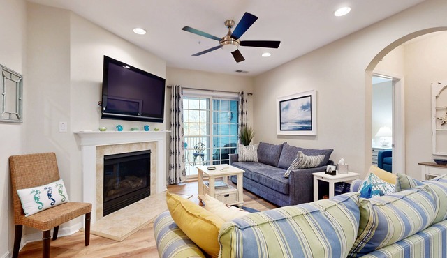 Bayside Resort 3rd-floor condo with indoor/outdoor pools, hot tub, tennis & gym