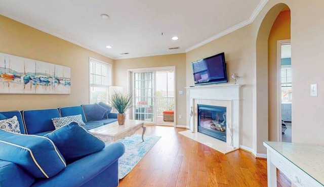 Bayside Resort 3rd floor condo with lovely interior/balcony, pool, on-site golf