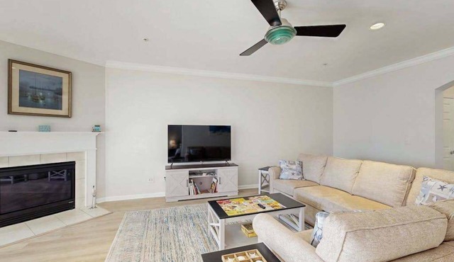 Bayside Resort condo with pools, athletic courts, on-site golf, & shuttle access