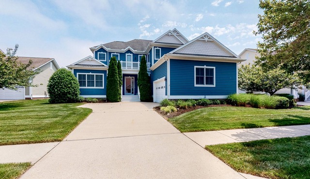 Bayside Resort home close to the beach with shared pools & hot tub - dogs OK