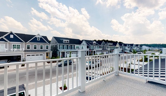 Bayside Resort home with balcony, AC & paid-access pools & hot tub