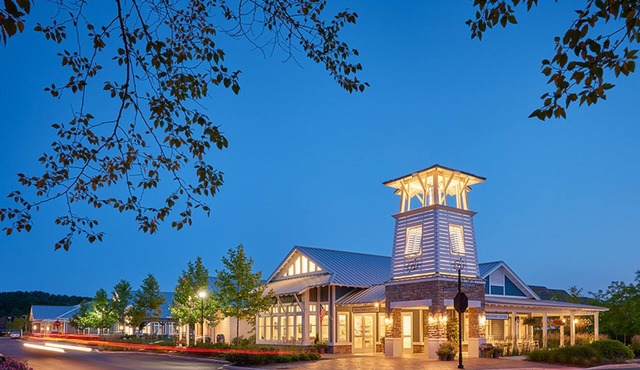 Bayside Resort home with paid-access resort amenities, washer/dryer, & AC