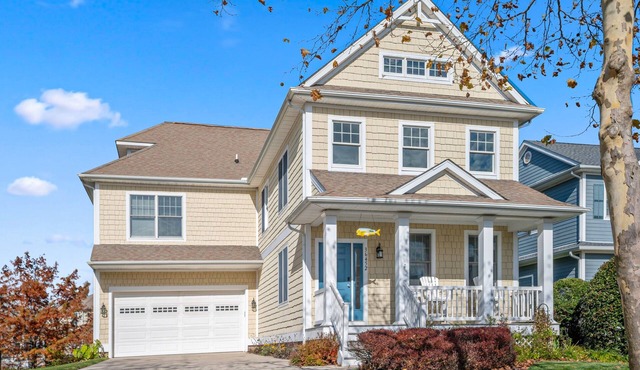 Bayside Resort house w/pool, hot tub, gym, basketball court, and golf on-site