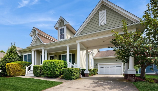Bayside Resort house with pool, lakefront, golf on-site, & tennis court