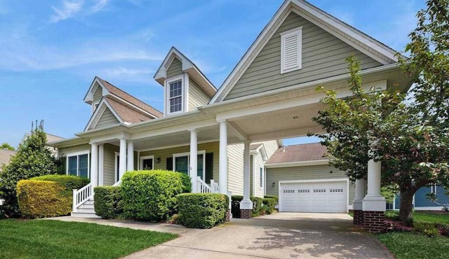 Bayside Resort house with pool, lakefront, golf on-site, & tennis court