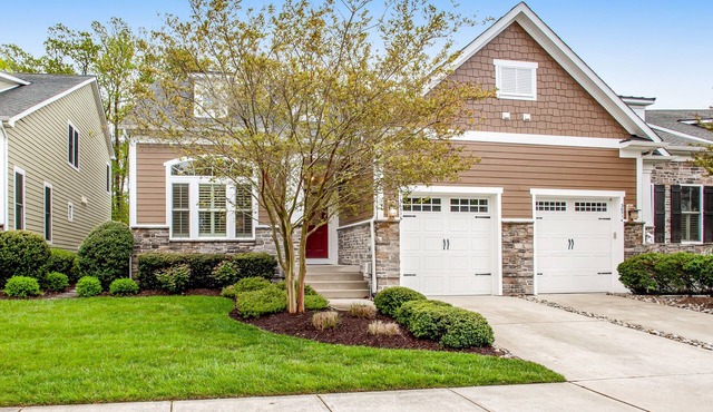 Bayside Resort retreat with grill, central AC, & paid-access pools & hot tub