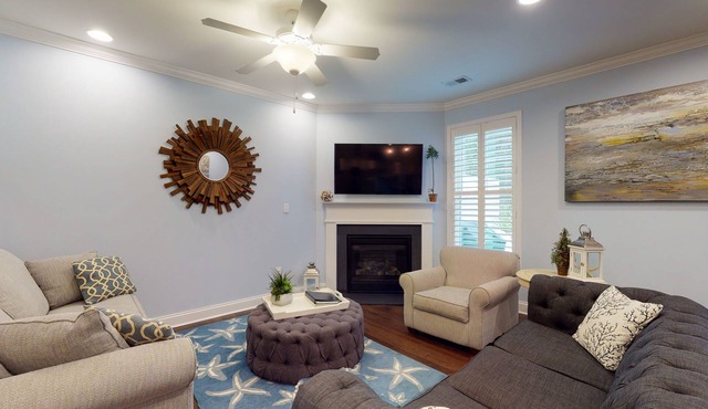 Bayside Resort townhouse w/free WiFi, pool, golf on-site, and fireplace