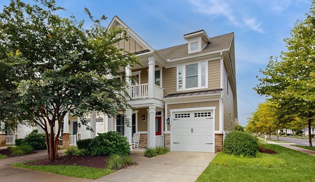 Bayside Resort townhouse w/golf on-site, gym, and shared sauna