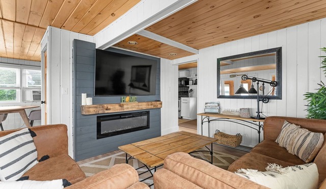 Bayside Retreat ~ Hot Tub, Pool, Beach