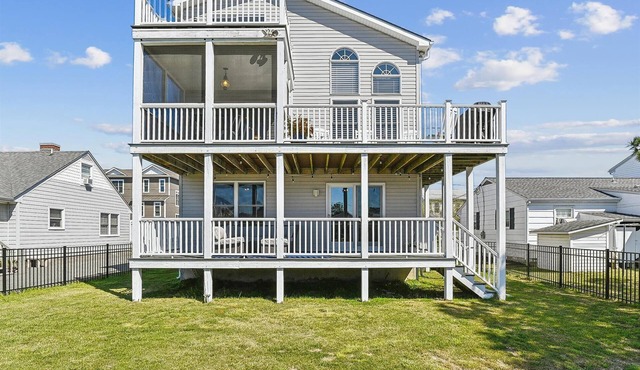 Bayside Retreat in Bethany Beach: Short Walk to Beach, Sleeps 13, Water Views!