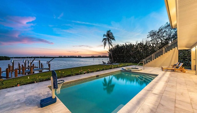 Bayside Retreat-Close to Beach-Bayfront 6 Bed, 6 Bath Heated Pool