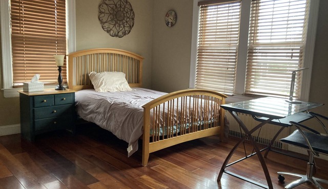 Bayside room close to LIRR Bowne park