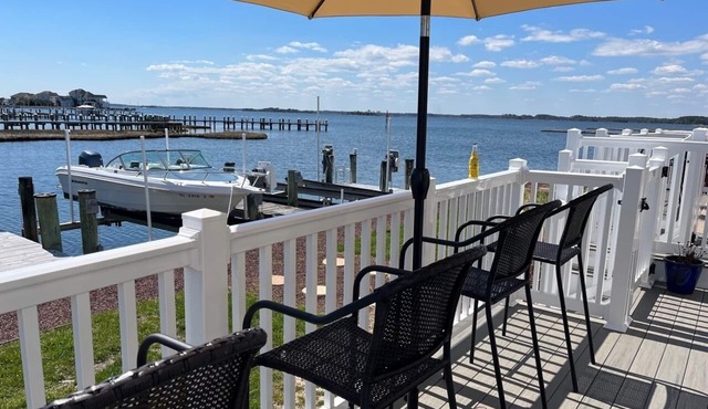 BAYSIDE TOWNHOME IDEAL LOCATION WALK TO BEACHES/FENWICK BOARDS/LINENS INCLUDED