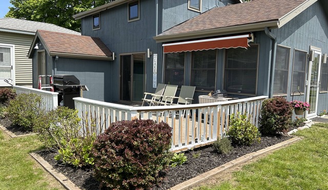 Bayside views, walk to beach & restaurants