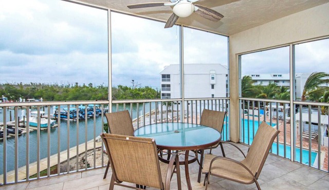 Bayside Villa 4224: Bright Corner Unit with Stunning Bay Views