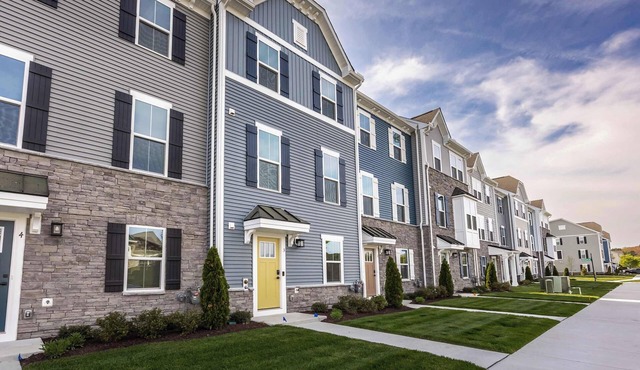 Bayside West Oc 3 Br Sleeps 8, Indoor outdoor pool