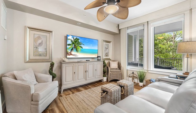 Baytowne Wharf 1BR! Spacious Balcony, Tropical Pool, Hot Tub, Beach Tram, Gym