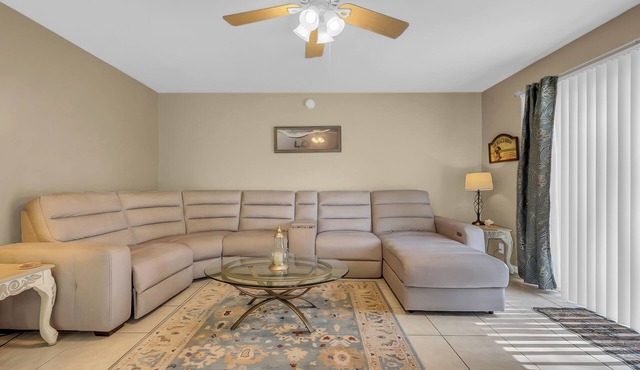 Baytree 72 - Stunning 3 BR Condo