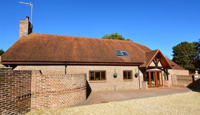 BAYTREE LODGE, pet friendly, luxury holiday cottage in Osmington
