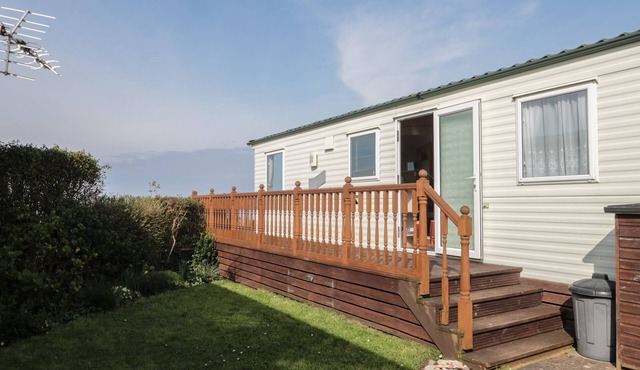 BAYVIEW 23, pet friendly, country holiday cottage in West Quantoxhead