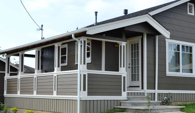 BAYVIEW BUNGALOW INCREDIBLE DOWNTOWN LOCATION