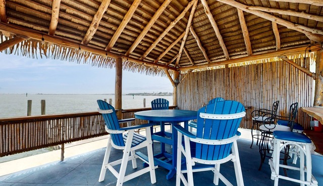 Bayview condo with bayside deck, Wi-Fi, and outdoor pool