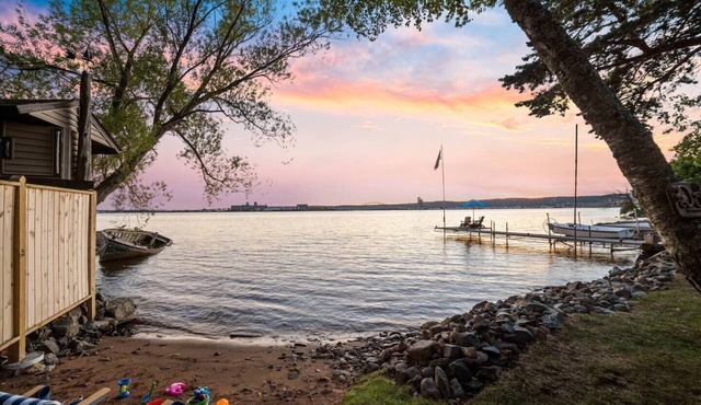 Bayview Cottage Park Point Retreat | Private Dock + Beach Across Street