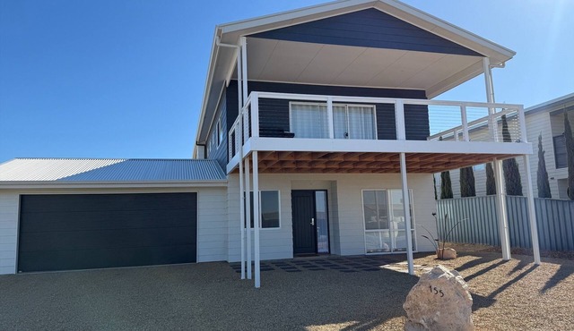 Bayview Escape - Sea views from balcony! Off Peak Special!