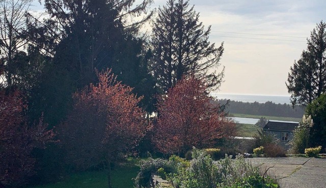 Bayview Garden Flat #199 - long stays only, 1 bedroom private apartment with views near PC