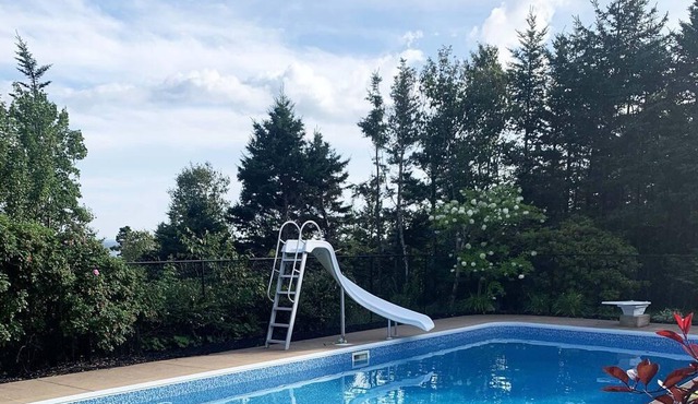 Bayview Hideaway - Private Poolside Home