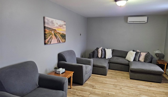 Bayview Hideaway with a great mountains view and large peaceful property.