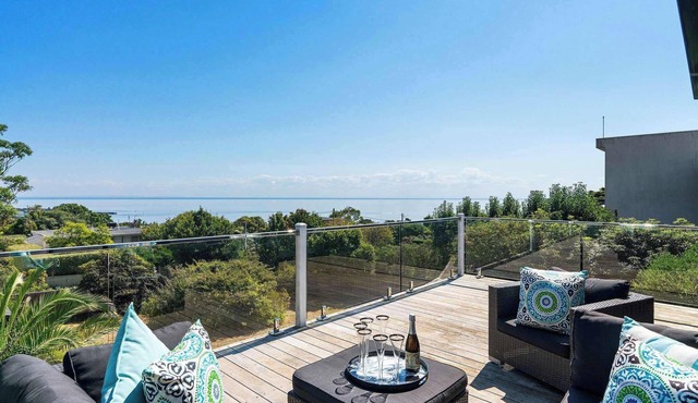 Bayview Luxury - Main St & Beach , Cosy Fireplace