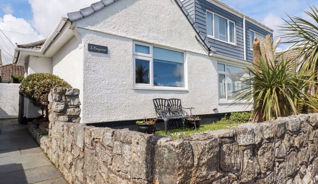 BAYVIEW, pet friendly, country holiday cottage in Mevagissey