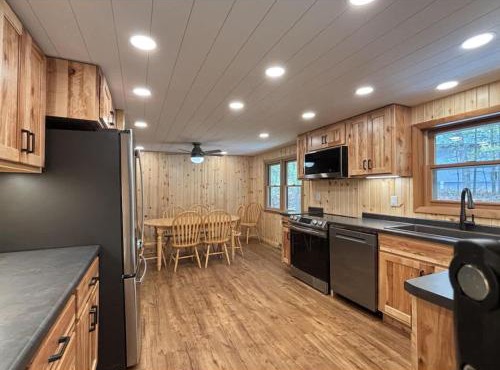 Bayview Resort Sunset Lookout Cabin 6