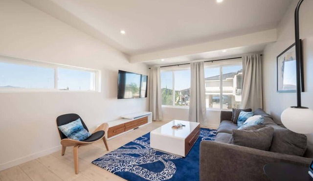 Bayview Retreat – King Beds, Rock View, EV Charger