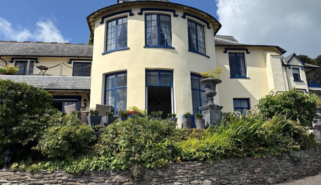 BAYVIEW TOWER, pet friendly, luxury holiday cottage in Lynton