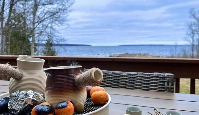 Bayview Waterfront Cottage