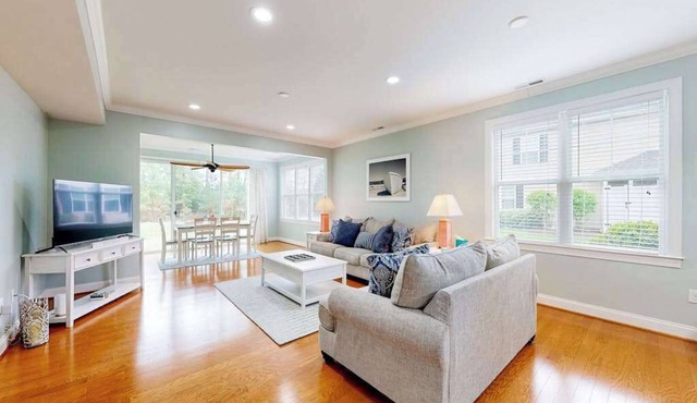 Bayville Shores townhome with a modern interior, AC, & W/D - pool access