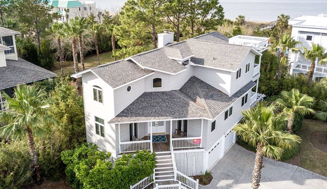 Baywatch | Bay View, Steps to the Beach!